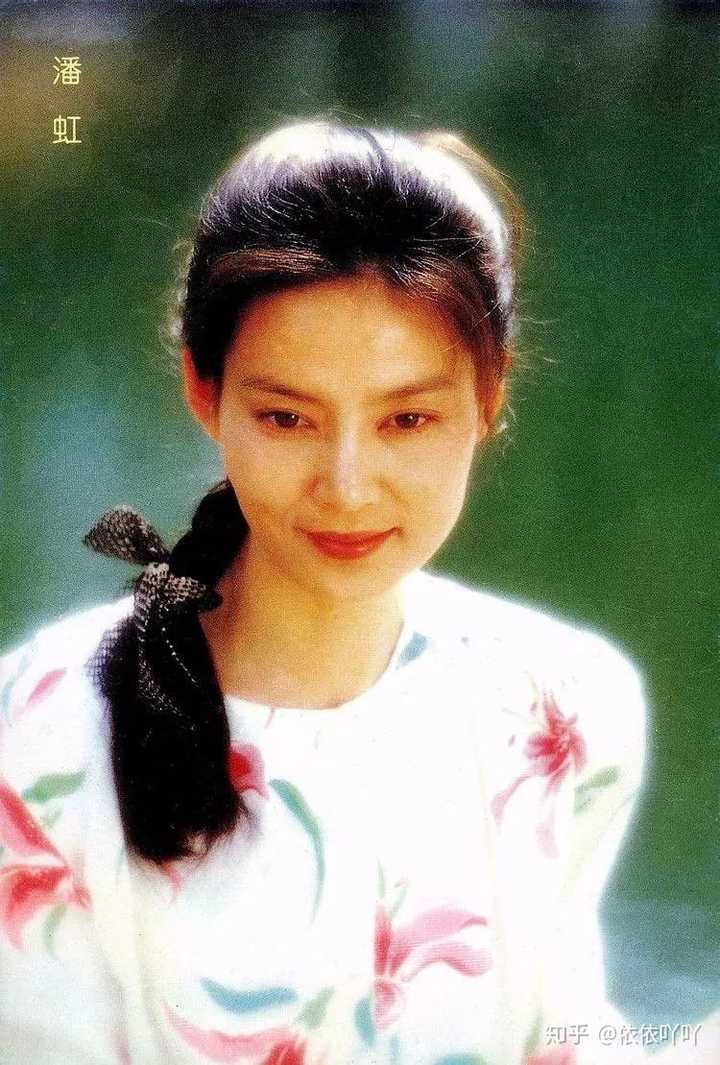 潘虹老师的美,带着英气,好有气质,眉眼真好看.