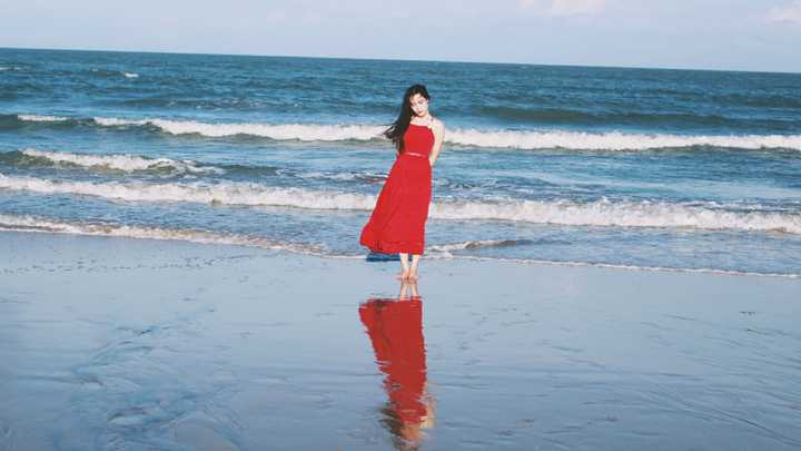 前阵子我去海边旅游 当天,我穿着这么一条长裙
