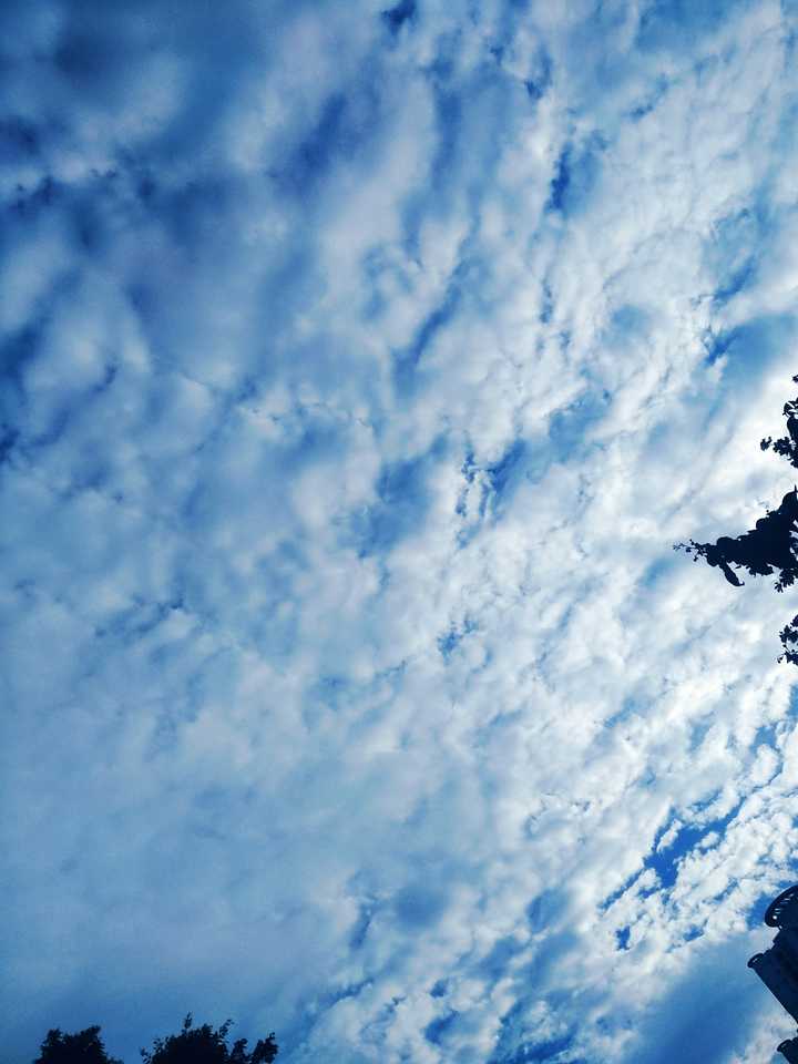 如何用手机拍出最真实天空?