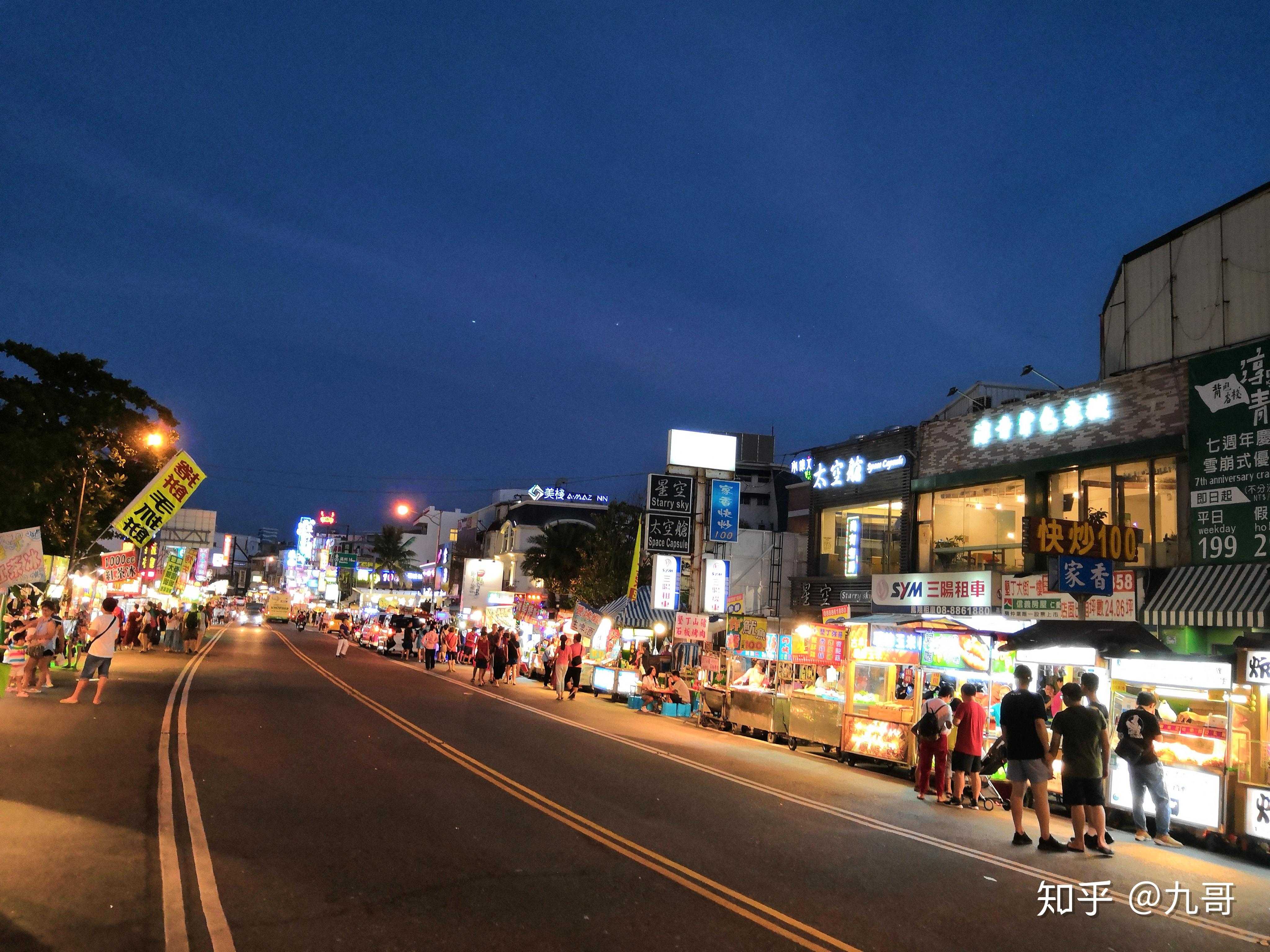 垦丁最南点还有灯塔和夜市