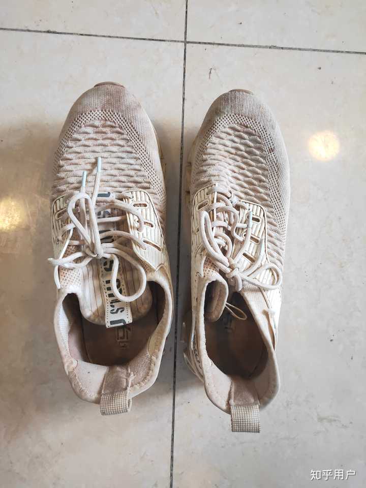 没有小苏打要如何清洁白色的鞋子?