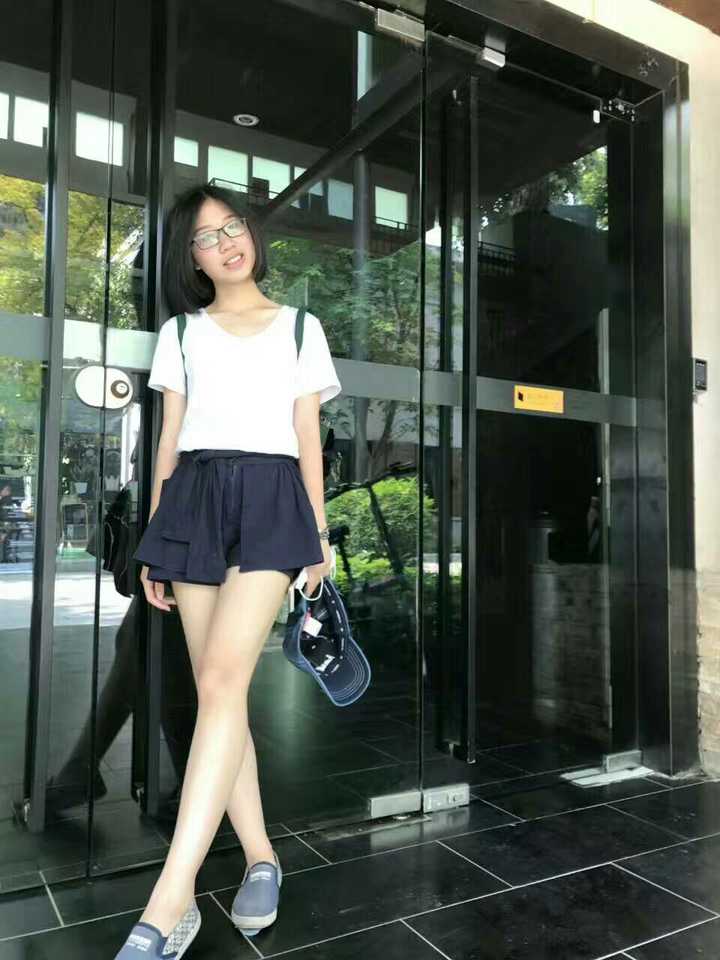 作为一个腰细腿粗的女生什么感觉?