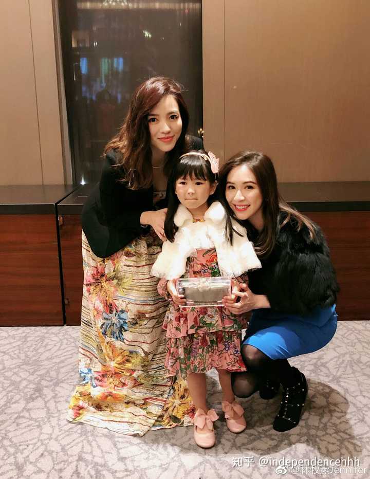 蔡依珊女士在天涯拥有极高评价 3,幸福生活 英国参加晚宴 非常阔太