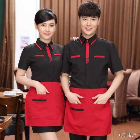 轻食店(汉堡/披萨店)的员工制服多是橙色,饮品店多是绿色,因为橙色看