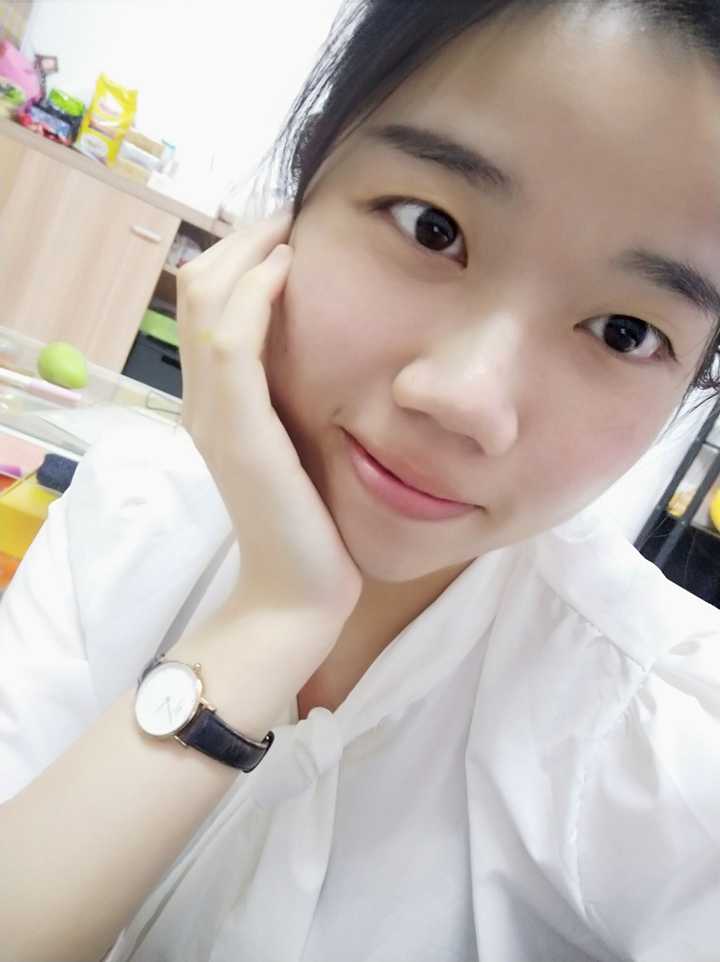 你是手比脸白,还是脸比手白,还是手脸一样?