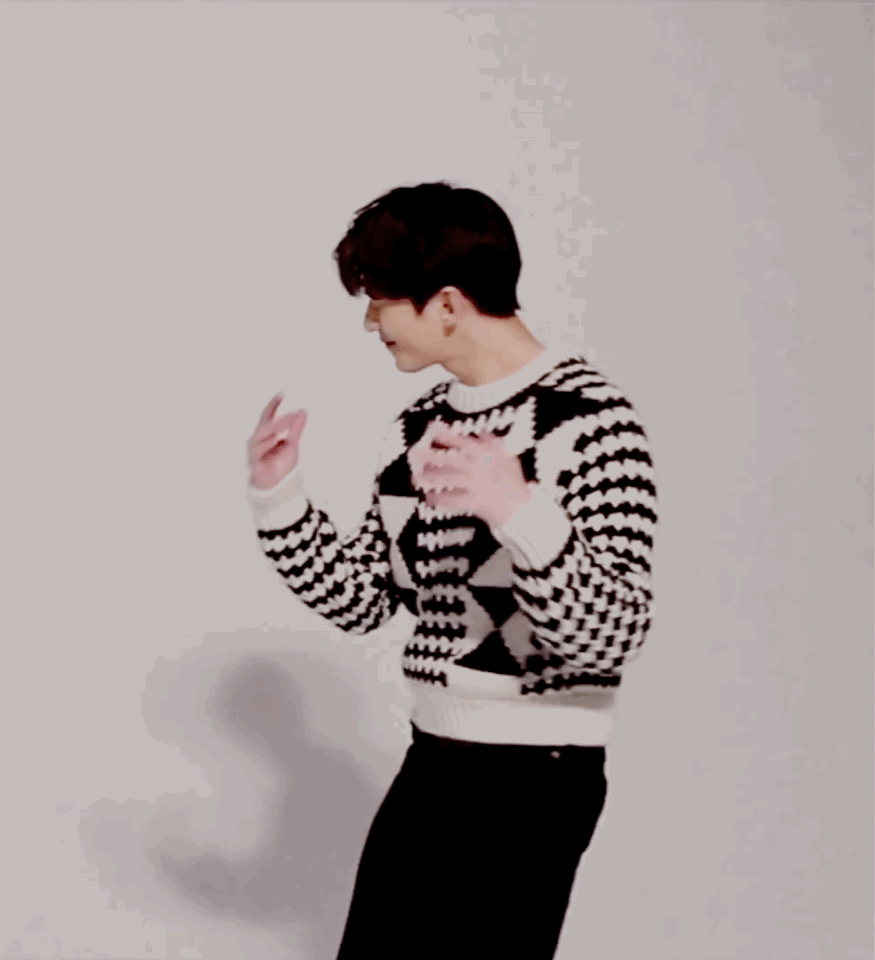 觉得杨洋剪的短发怎么样?