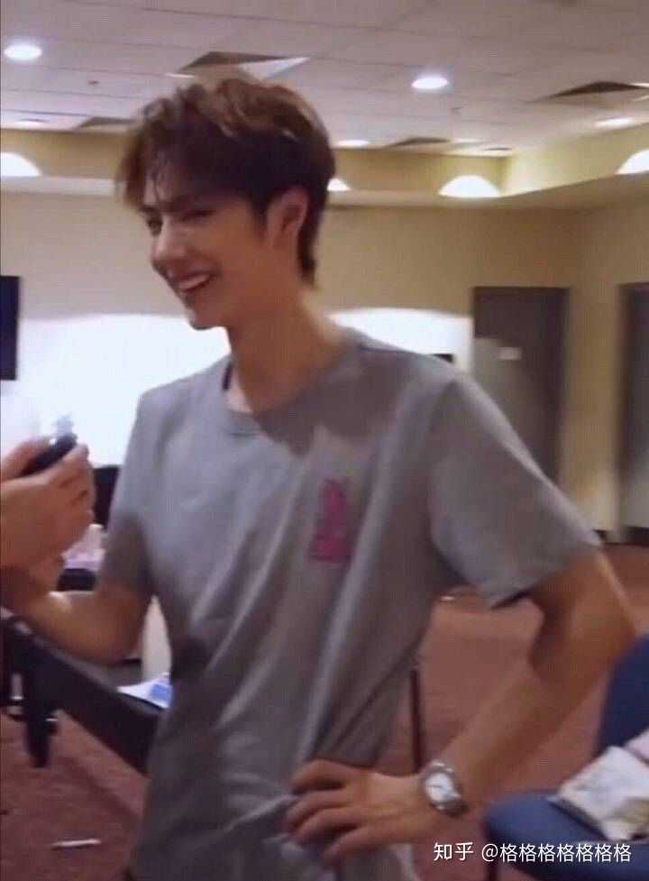 为什么大家都说小吴长得像王一博?