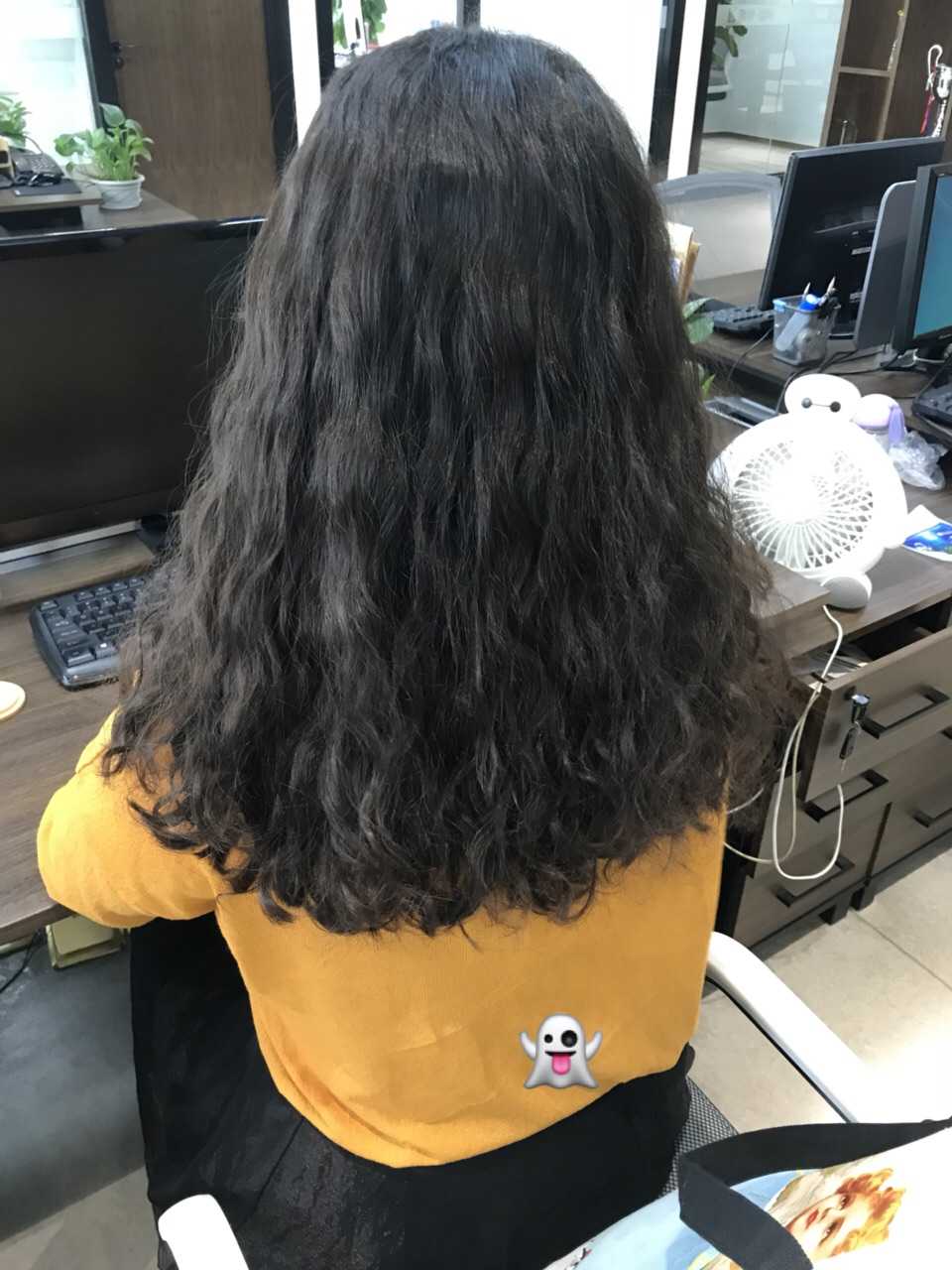 不用梳头 拿着图片去烫 发型师直接说烫不出来的 这种水波纹or蛋卷头