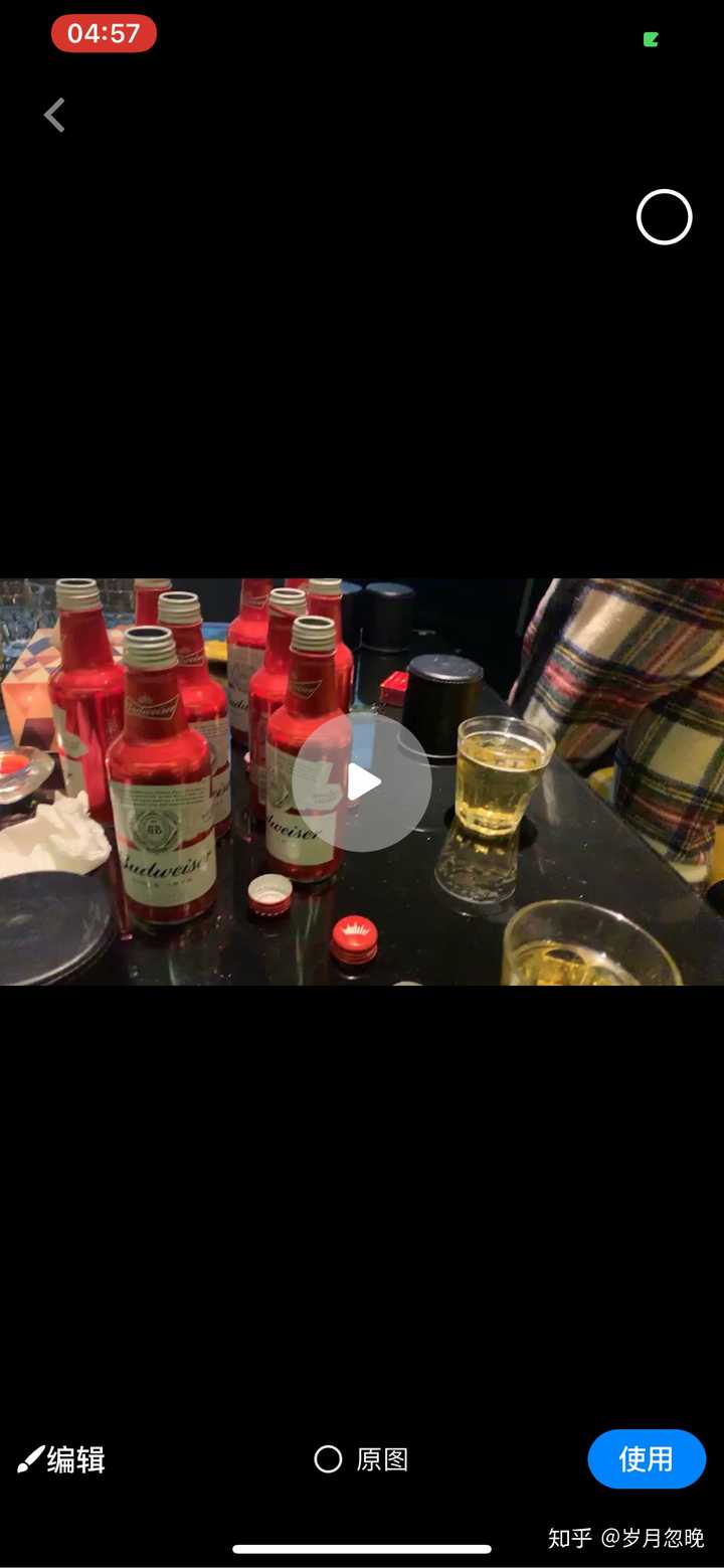 一个女生有纹身抽烟喝酒做头发 她就应该受到谴责么 一定要背负坏女孩