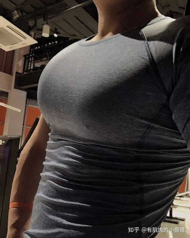 有明显的腹肌和胸肌是一种怎么样的体验?