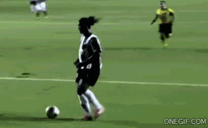 足球史上有哪些经典的骗过全世界的传球?