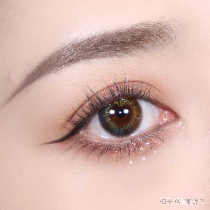 纯黑眼瞳适合戴什么美瞳,我比较喜欢金粉美瞳,但是不够显色?