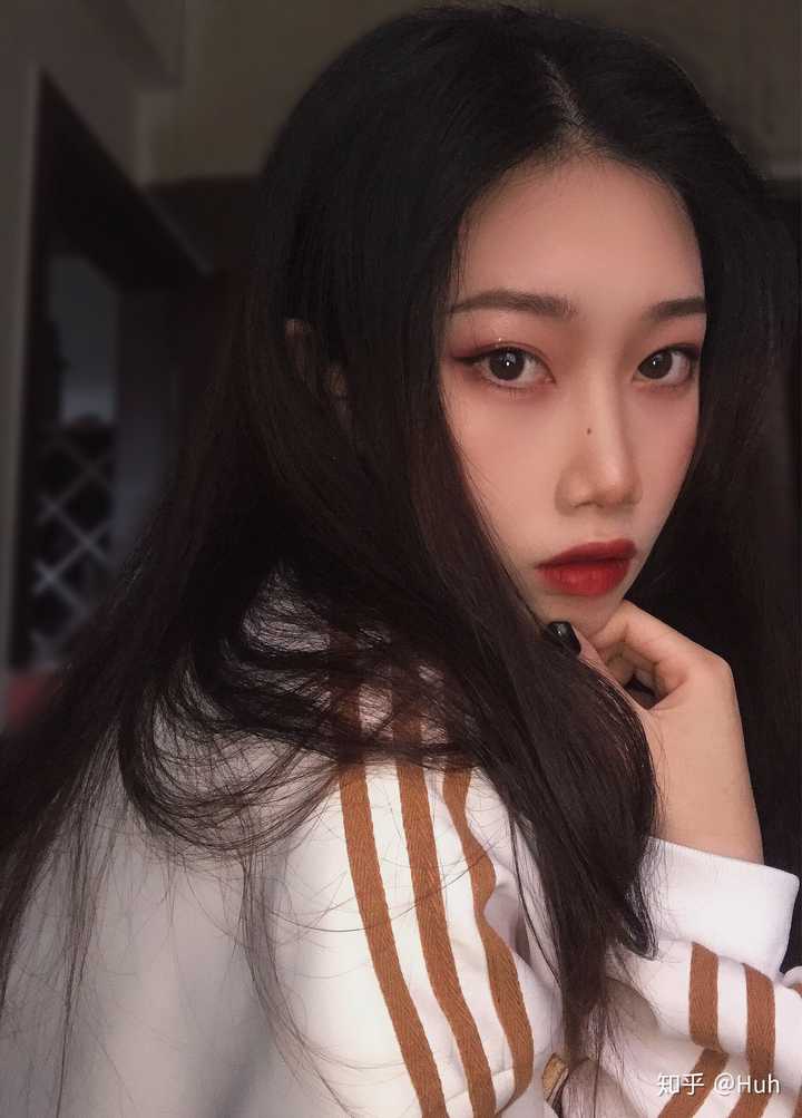 有哪些适合女生自拍的姿势?