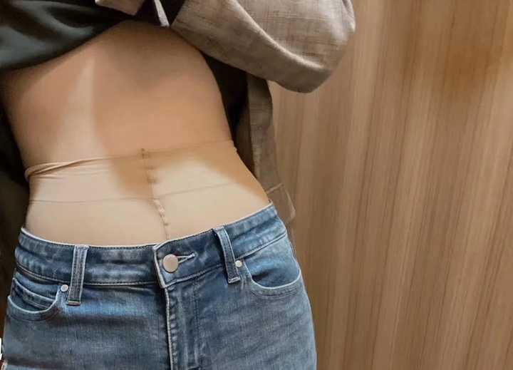 开档丝袜和吊带袜哪个更好?