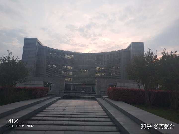安徽大学的宿舍条件如何?校区内有哪些生活设施?