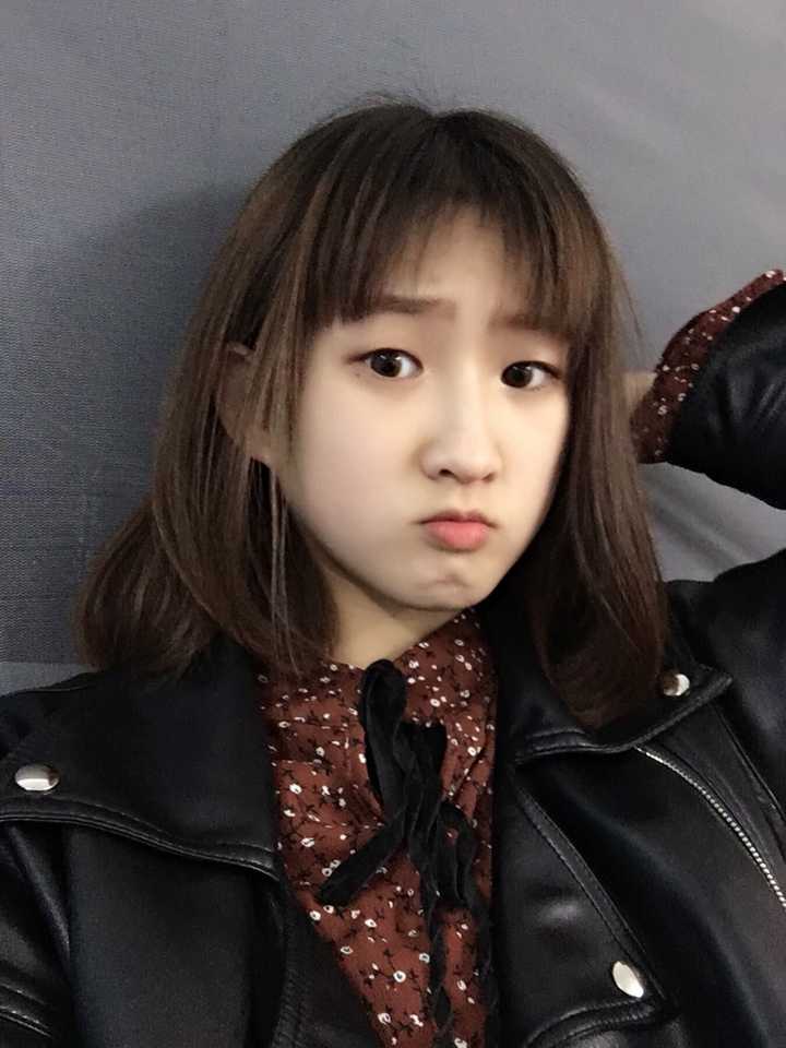 单眼皮小眼睛戴眼镜的女生剪短发是种什么体验?