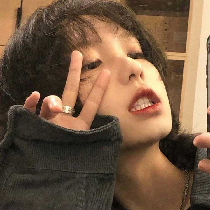 有什么好看的侧脸女生头像?