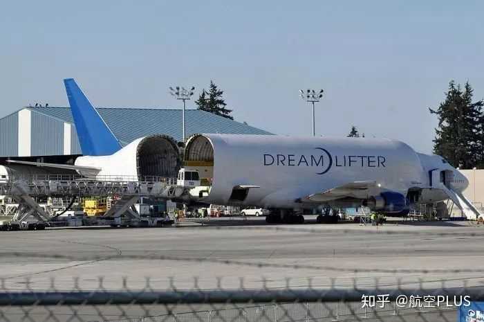 波音b747-400 dreamlifter,波音公司开发带有大型加长货舱的飞机,被