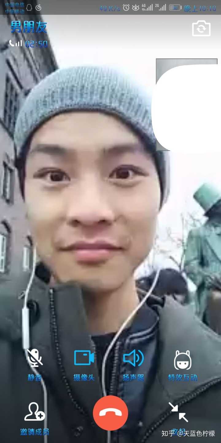 网恋对象一个月了,挺喜欢他的.昨天他突然发自拍给我