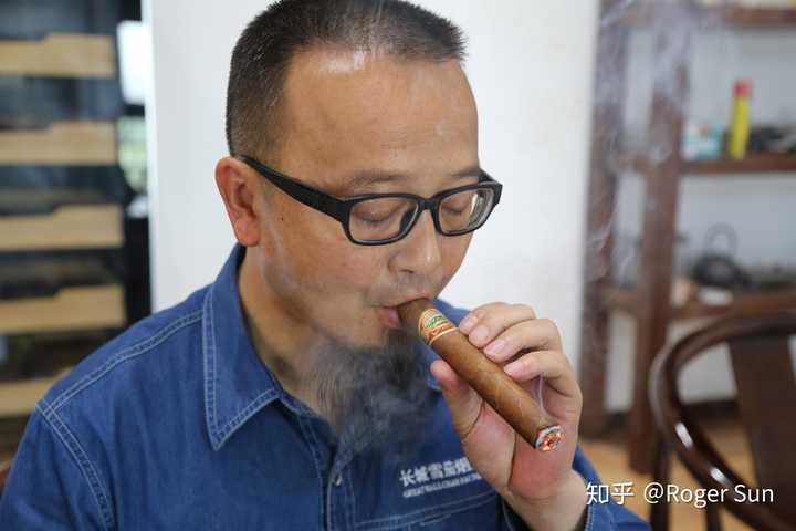 特别鸣谢  中国烟草雪茄标准工作组委员,《雪茄烟》国家标准起草人 曾