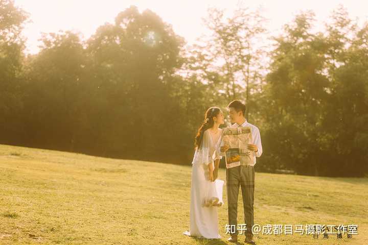 附近经营了九年的婚纱摄影工作室,接下来,分享几组超美的外景婚纱照