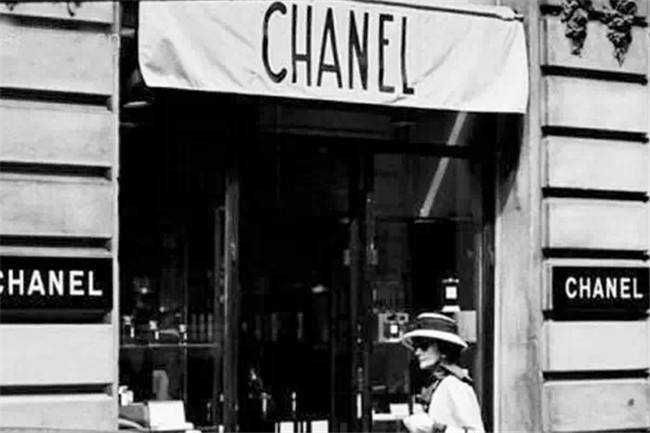coco chanel第一家店铺,cocochanel本人 香奈儿创始人的真名不叫" coco chanel"