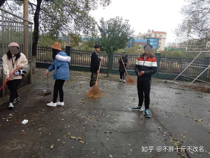 再附赠几张,我去做义务劳动的帅照             好了,就这样了