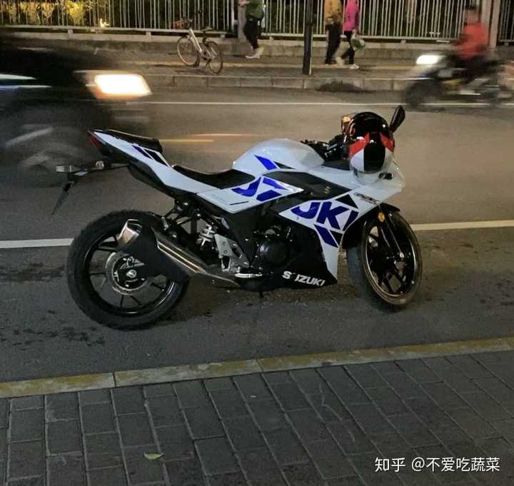 豪爵铃木gsx250r这款车怎么样接近三万的价格是不是有点虚高