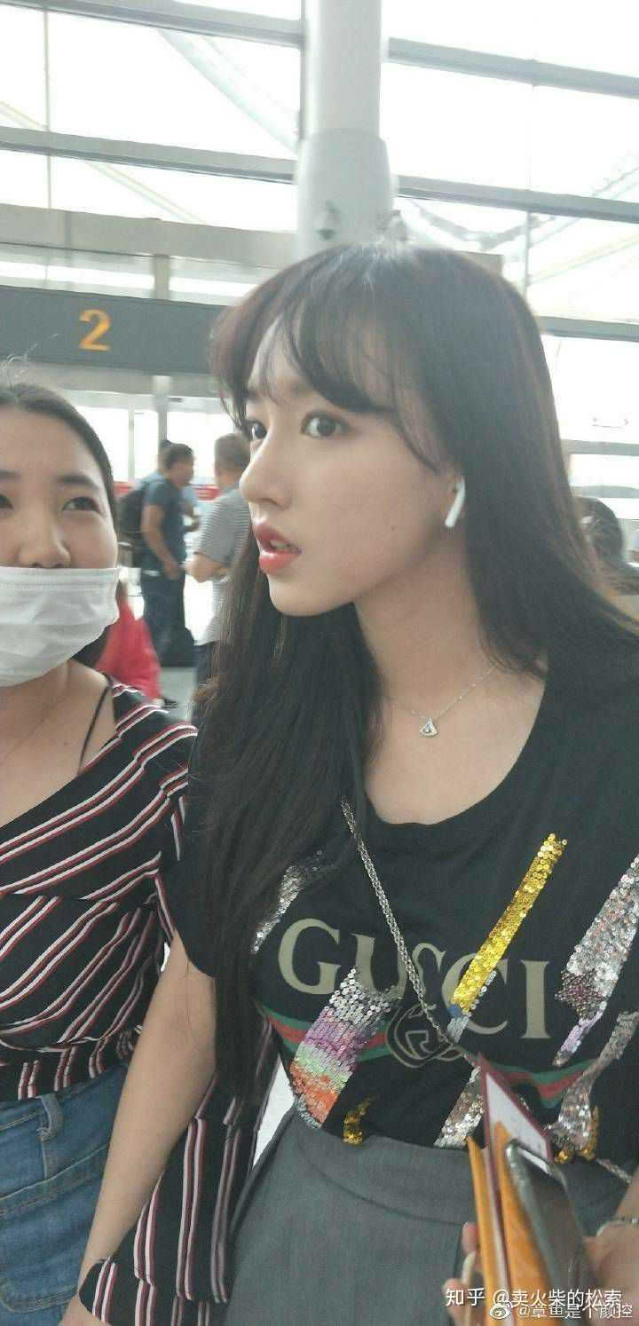 同是韩团被称为人间芭比的lisa和程潇你更吃哪种颜?