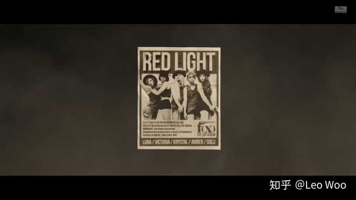 最后一个画面是 red light 这张专辑的封面,也是一份寻人启事.