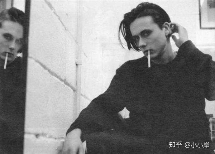 suede(山羊皮乐队)主唱  brett anderson 妖魅不仅在于外形