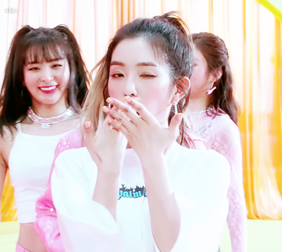 red velvet队长irene裴珠泫的长相分析?