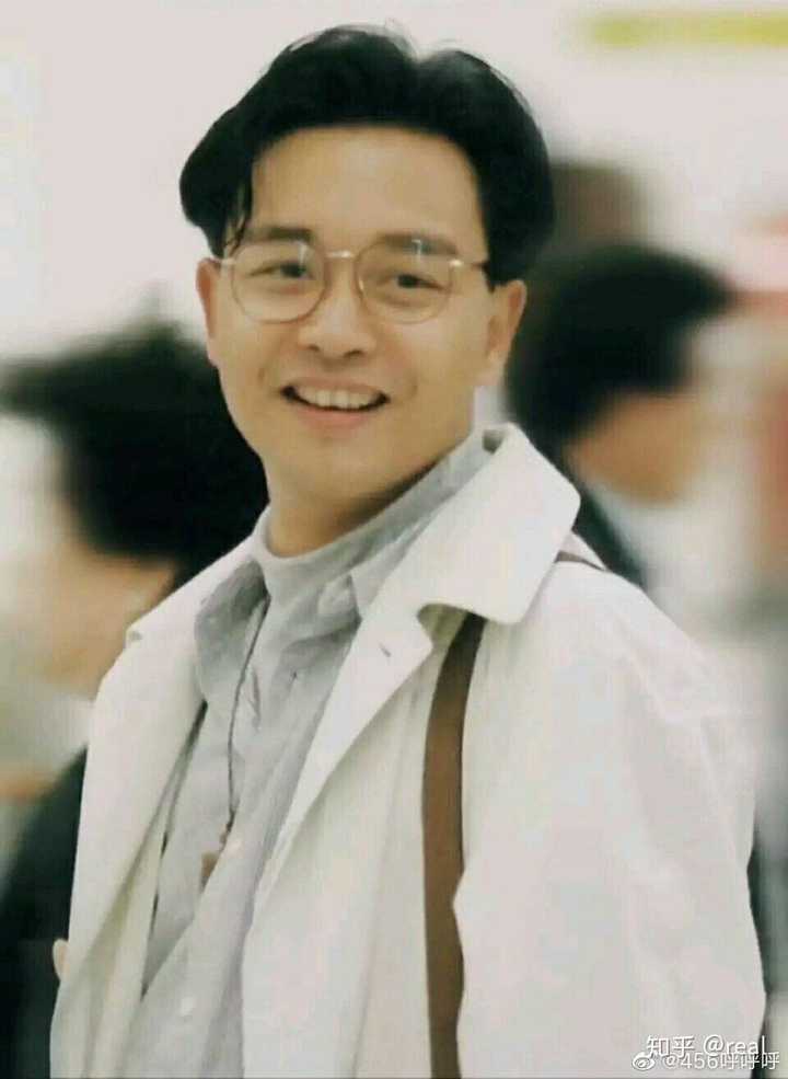 我想去看张国荣哥哥的,生在2000年的我很想领略哥哥那一代人的风华