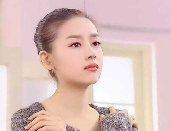 有没有哪些露额头好看的女星?