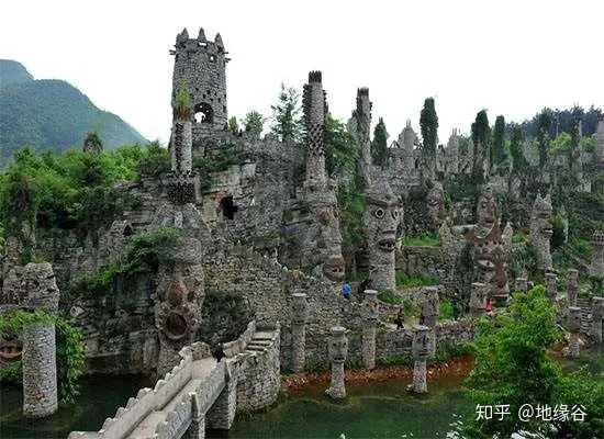 贵州赫章县的可乐民族乡,还有当时为了加强君主权威建造的特色夜郎国