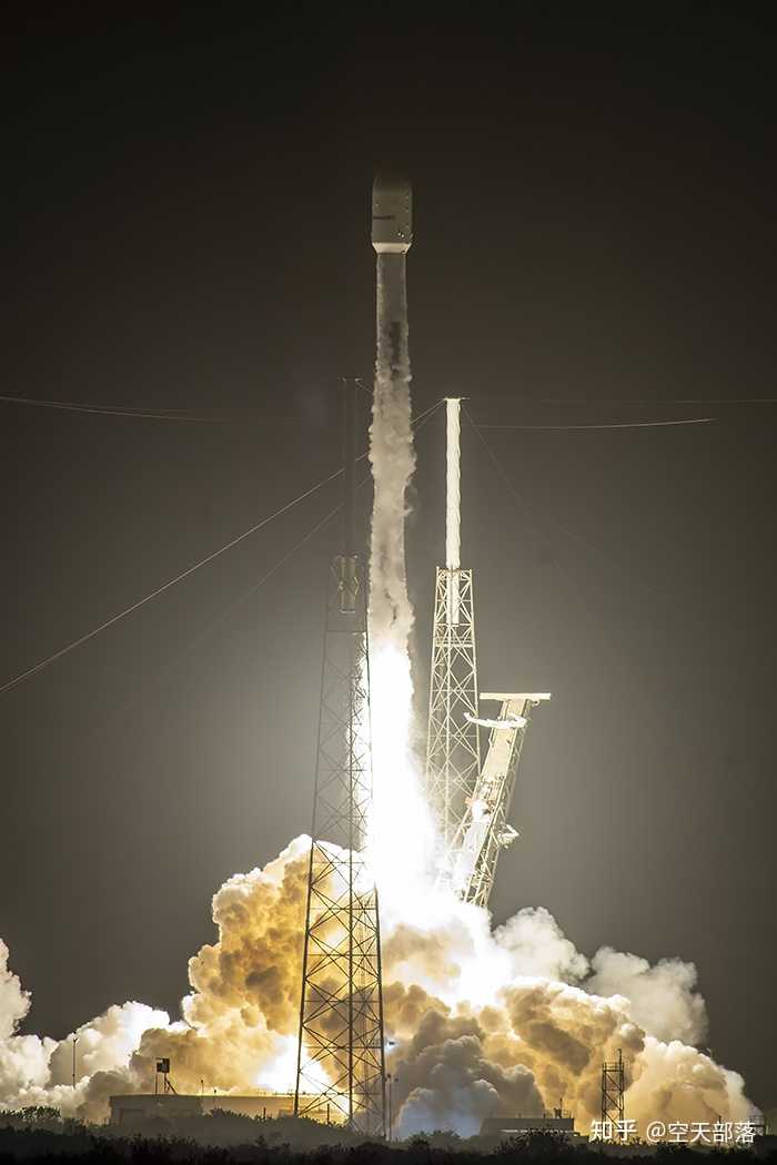 太空叉猎鹰九号运载火箭… - 知乎