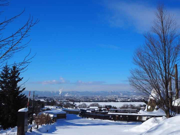 旭川 (丘陵雪景)