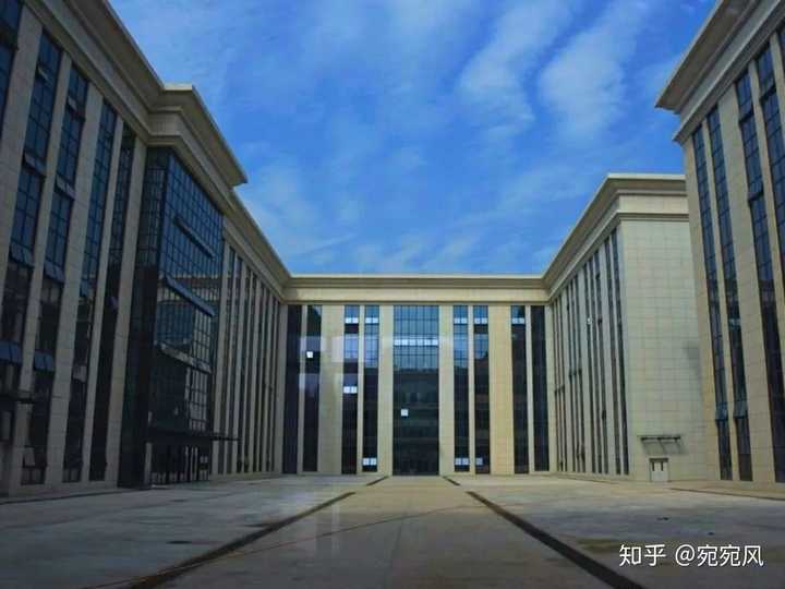 河南师范大学的图书馆或教室环境如何?是否适合上自习