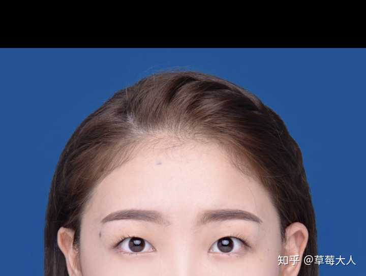 单眼皮的自拍美颜一张原相机一张