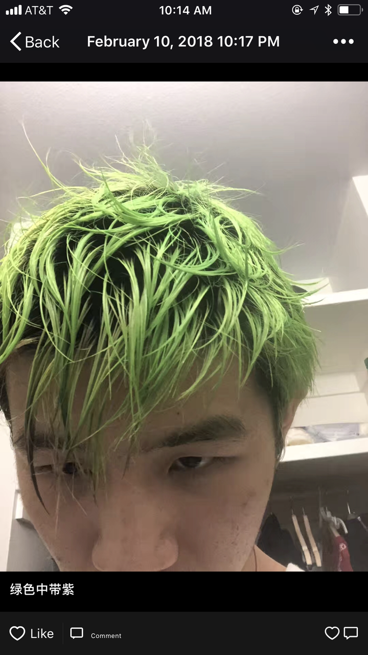 他头发最绿那会儿全学校都知道有个"green hair guy"天天穿着亮橙色