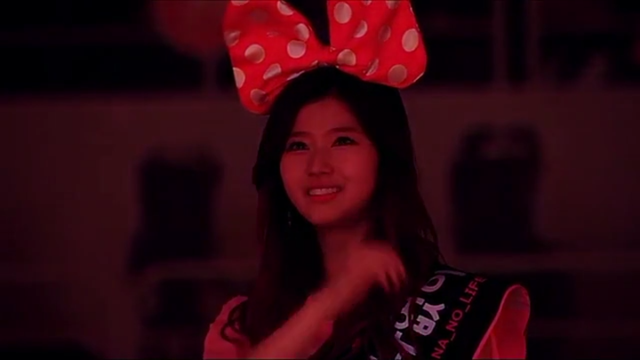 in a milloin twice的时候 应暖:  im nayeon, yoo jeongyeon, momo