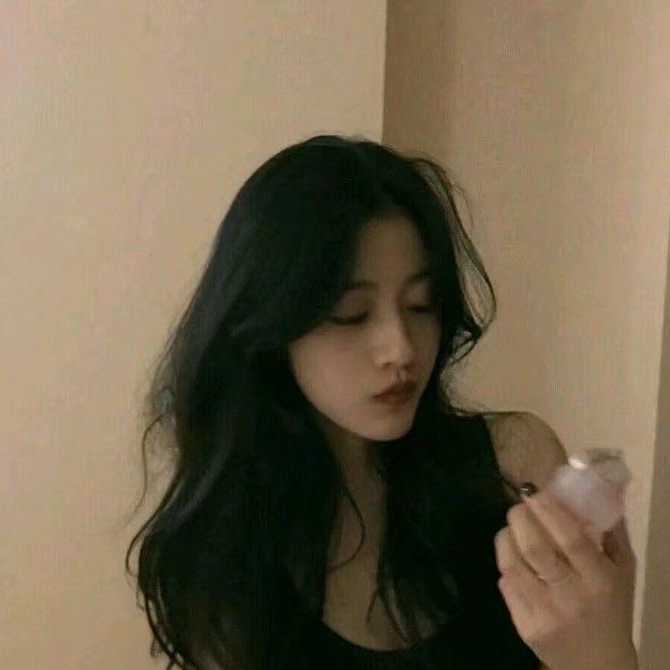 有哪些给人一种很糜烂 艳俗的港风头像?
