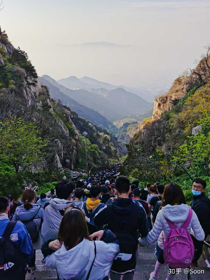 今年51由于疫情原因爬泰山人多吗