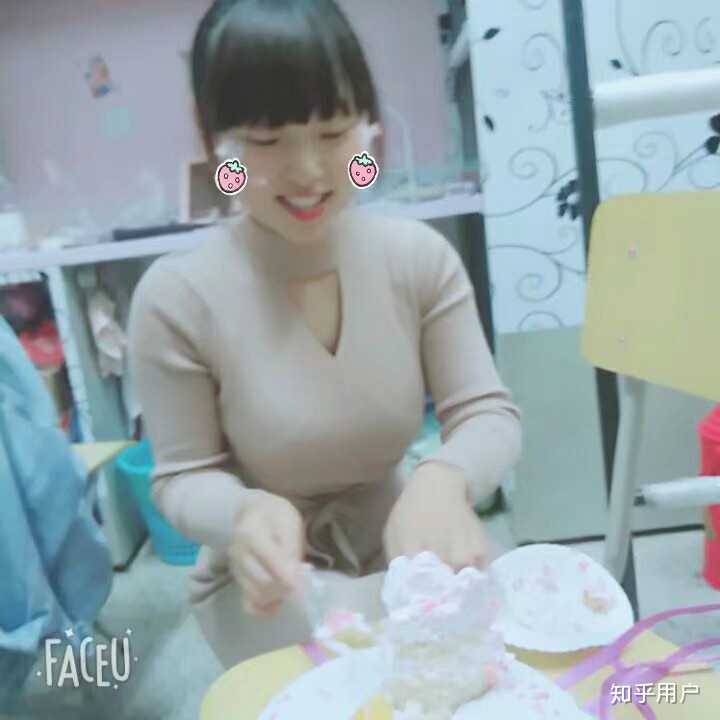 脸配不上身材时什么感受?