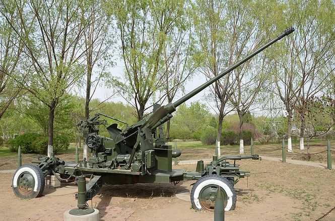 这个炮是在s-60牵引式57mm高射炮的基础上研制的,我国在上世纪引进并