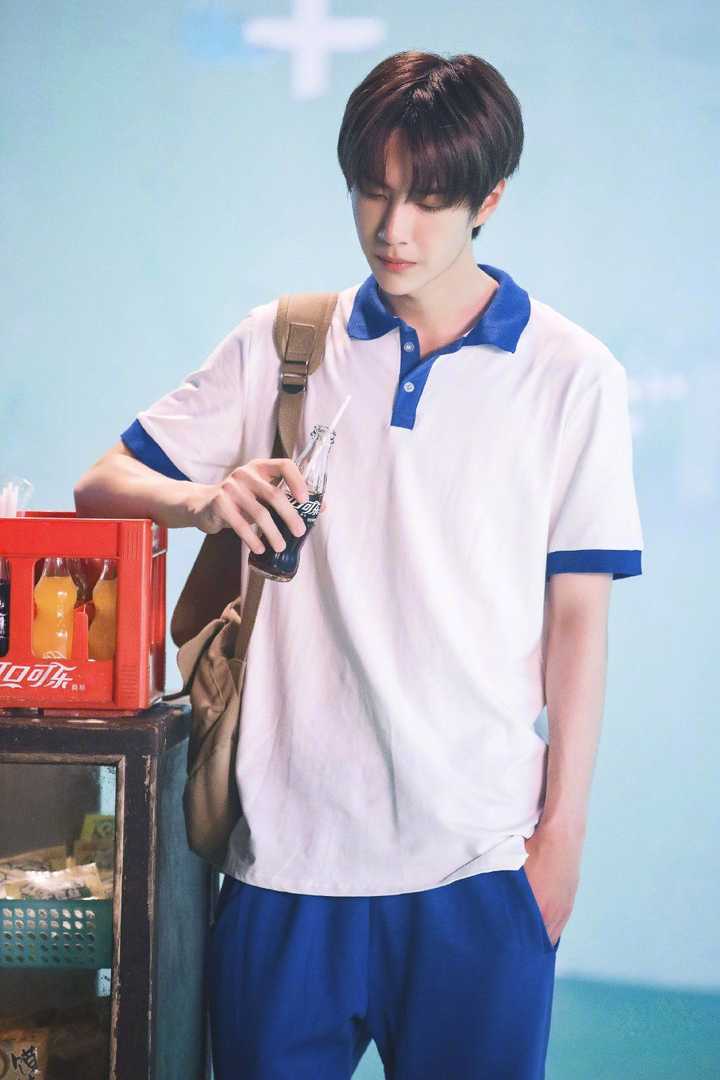 如何评价陈飞宇点赞王一博黑图?