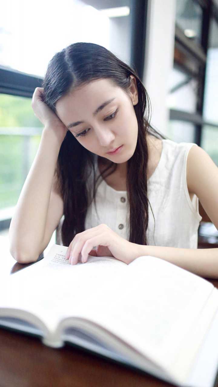 拍照时候摆什么手势,姿势或者造型可以免于剪刀手的流俗?