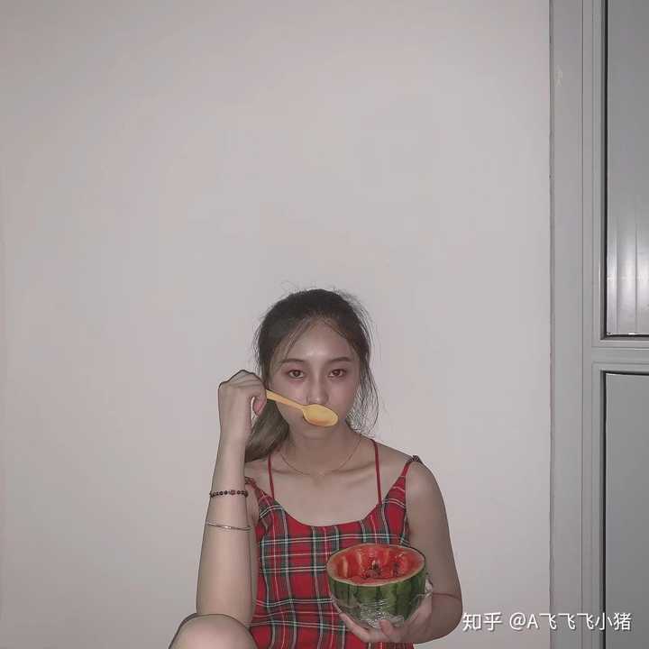 有哪些适合女生自拍的姿势?