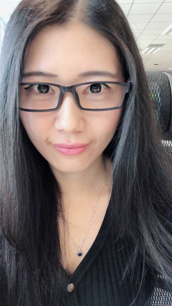 生活中有没有戴眼镜比不戴眼镜要漂亮的女生?