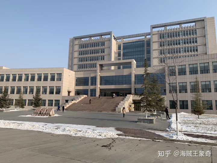 兰州财经大学的图书馆或教室环境如何?是否适合上自习